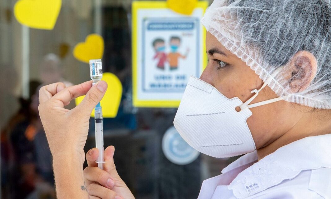 trabajador-salud-vacuna-contra-covid-19