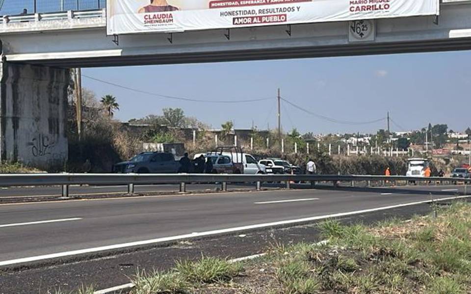 Fue hallado el cuerpo sin vida presuntamente de un masculino en avanzado estado de descomposición sobre la autopista vía Atlixcáyotl