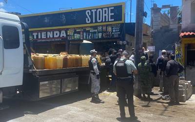 Durante cateo decomisan varios bidones de hidrocarburo en Tlahuapan