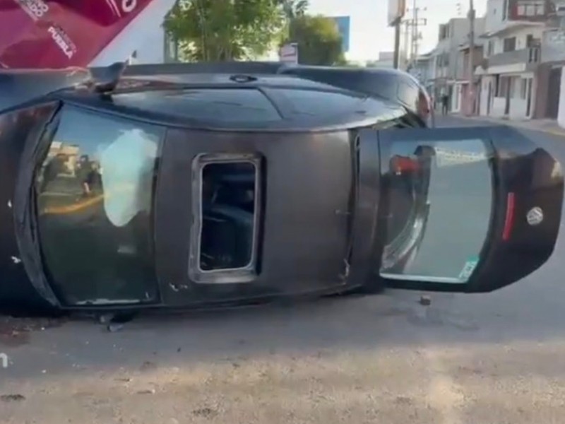 conductor-vuelca-en-la-24-sur-y-abandona-la-unidad-738386