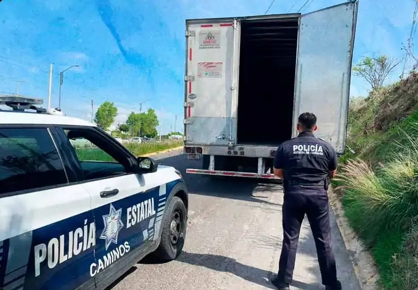 PORTADA-Roban-tractocamion-con-pantallas-Hisense-en-Cuautlancingo-recuperan-caja-vacia-en-Periferico-Ecologico-de-Puebla_edit_946797480650941