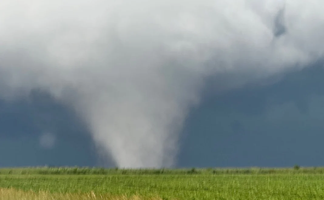fuertes-tormentas-provocan-danos-y-cortes-de-energia-en-el-centronorte-de-eu_4aefdc17-01ba-4c50-89bb-1f5a4d474112_medialjnimgndimage=fullsize
